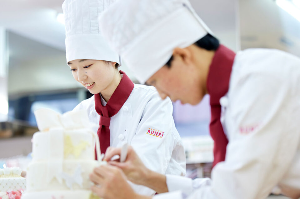 学科・専攻紹介 名古屋文理大学短期大学部|栄養士・製菓衛生師を育てる